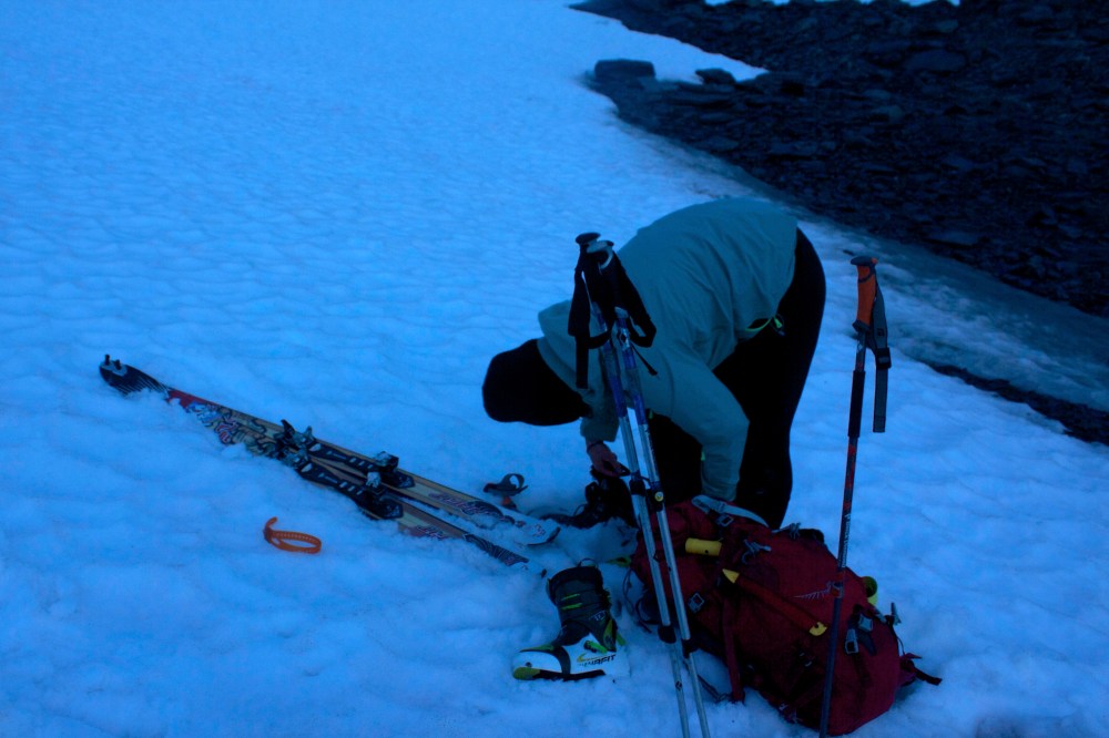 Skinning up, light is fading slowly